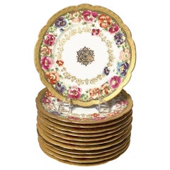 Set von 12 französischen handbemalten Porzellan- Luncheon-Akzenttellern, um 1890