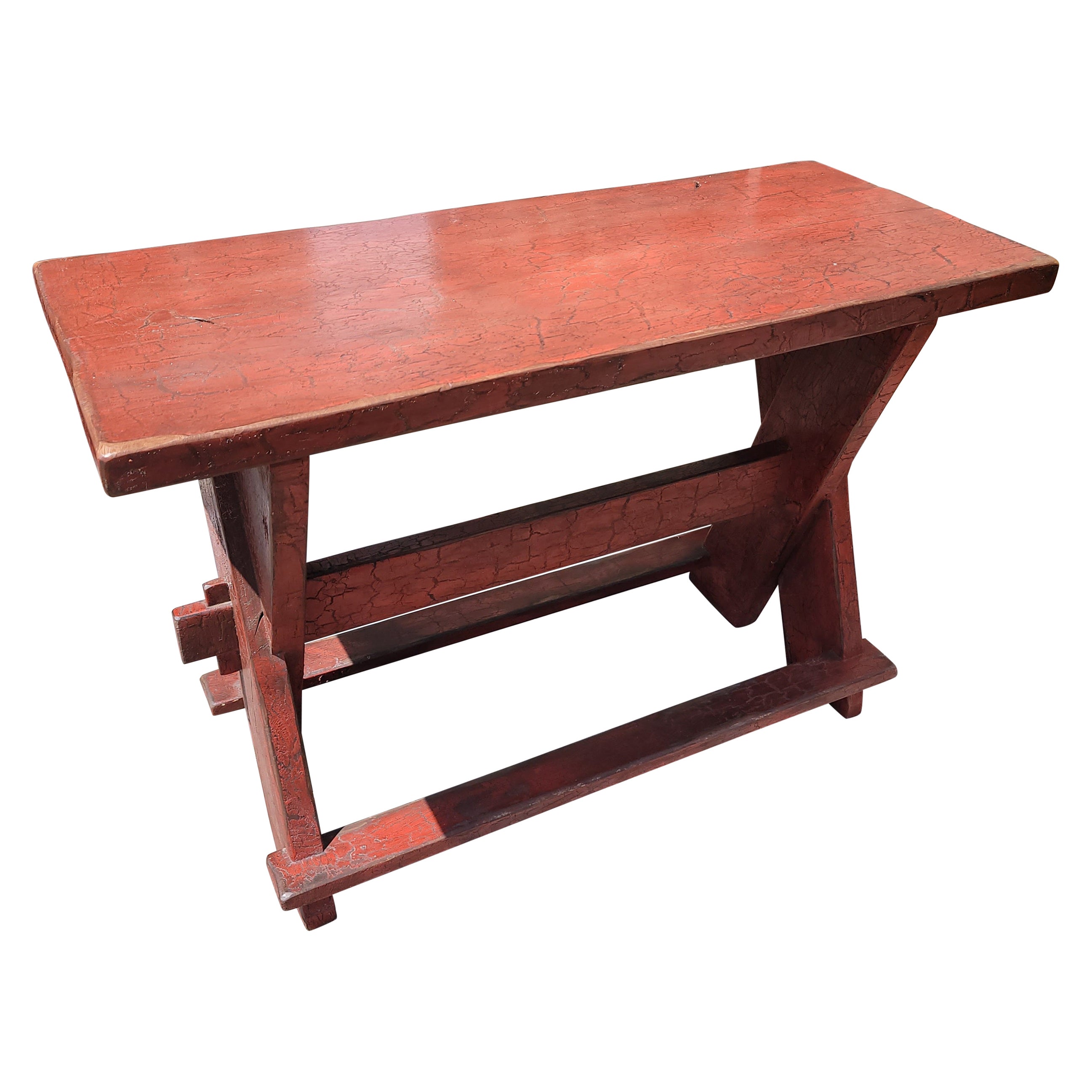 19Thc  Table d'appoint / table de canapé Sawbuck peinte en rouge