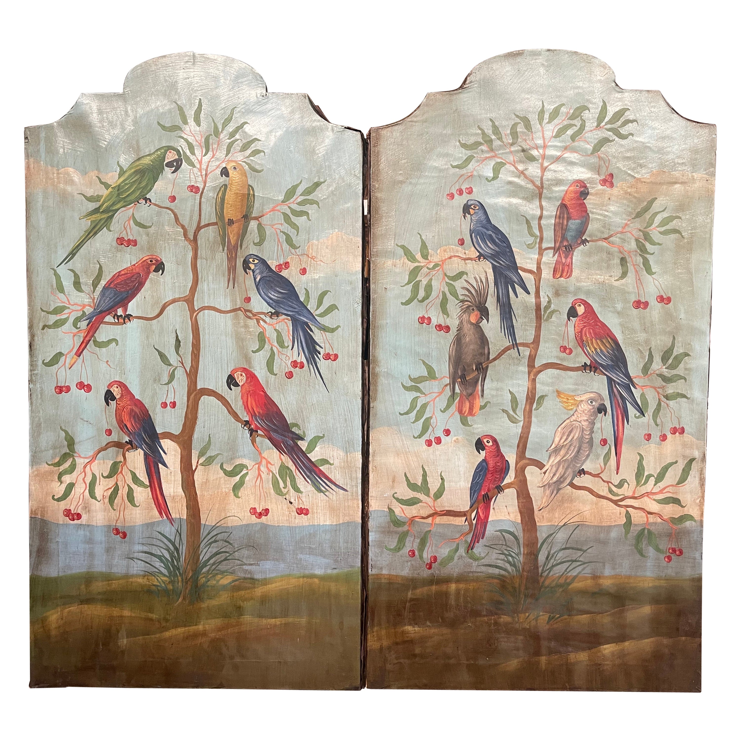 Paire de panneaux d'oiseaux tropicaux sur toile peints à la main en Italie du milieu du siècle dernier