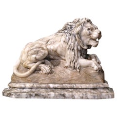 Sculpture de lion en marbre sculpté du 19ème siècle signée P. Ruggeri