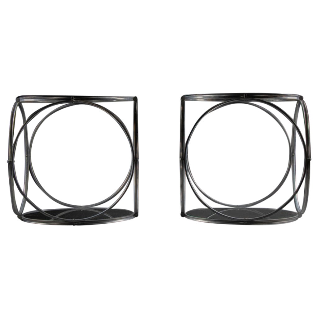 Large pair of round-square polished aluminium modernist gueridons - Mid XXth c. For Sale