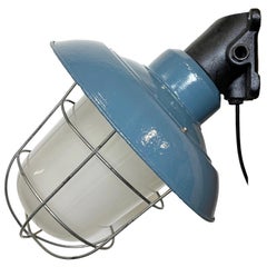 Lampe murale industrielle en forme de cage peinte en bleu de Elektrosvit, années 1960