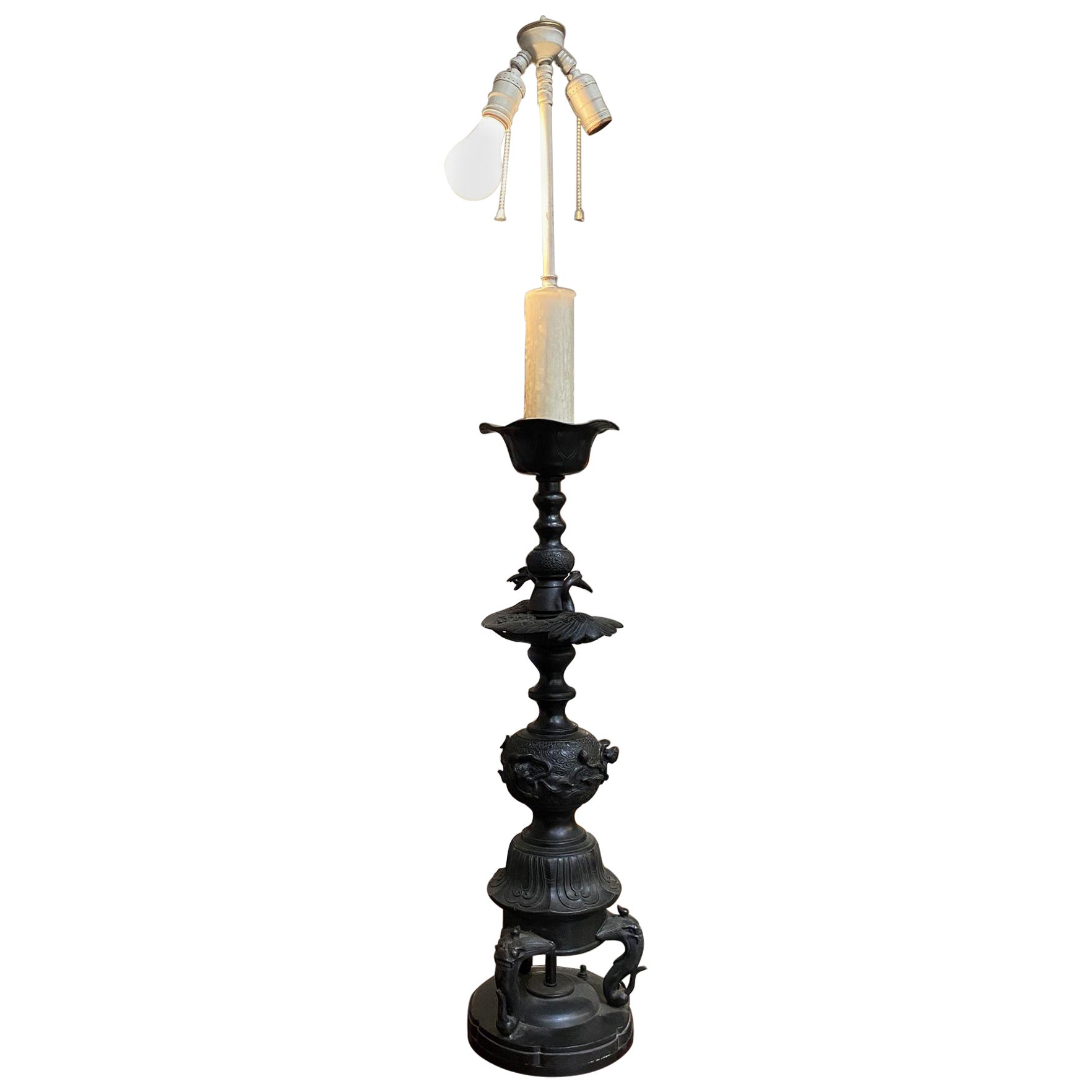 Lampe de table de style chinois Hollywood Regency en bronze de style James Mont en vente