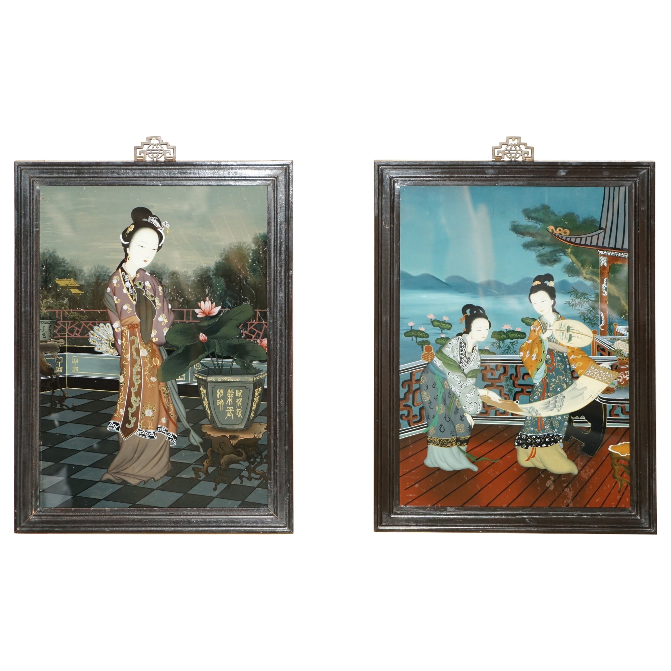 Erhabenes Paar antiker chinesischer Ahnenporträts mit handgemalten Glasgemälden im Angebot