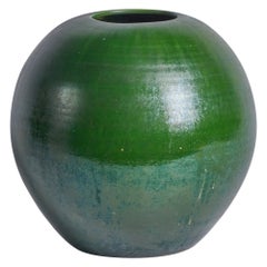 Herman Kähler, Sizeable vase, Earthenware, Denmark, 1920s
