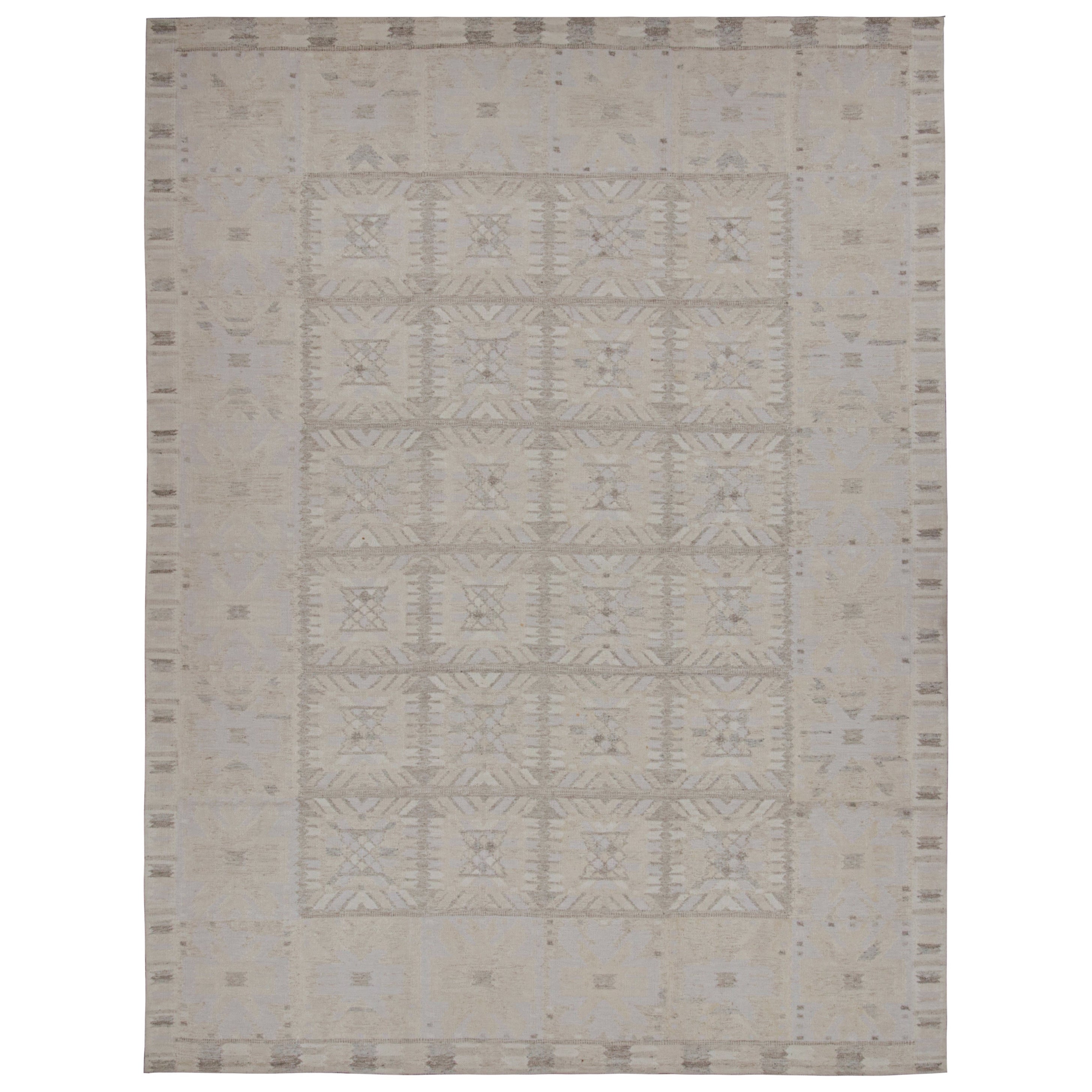 Rug & Kilim’s Scandinavian Style Kilim Rug in Gray and White Geometric Patterns For Sale