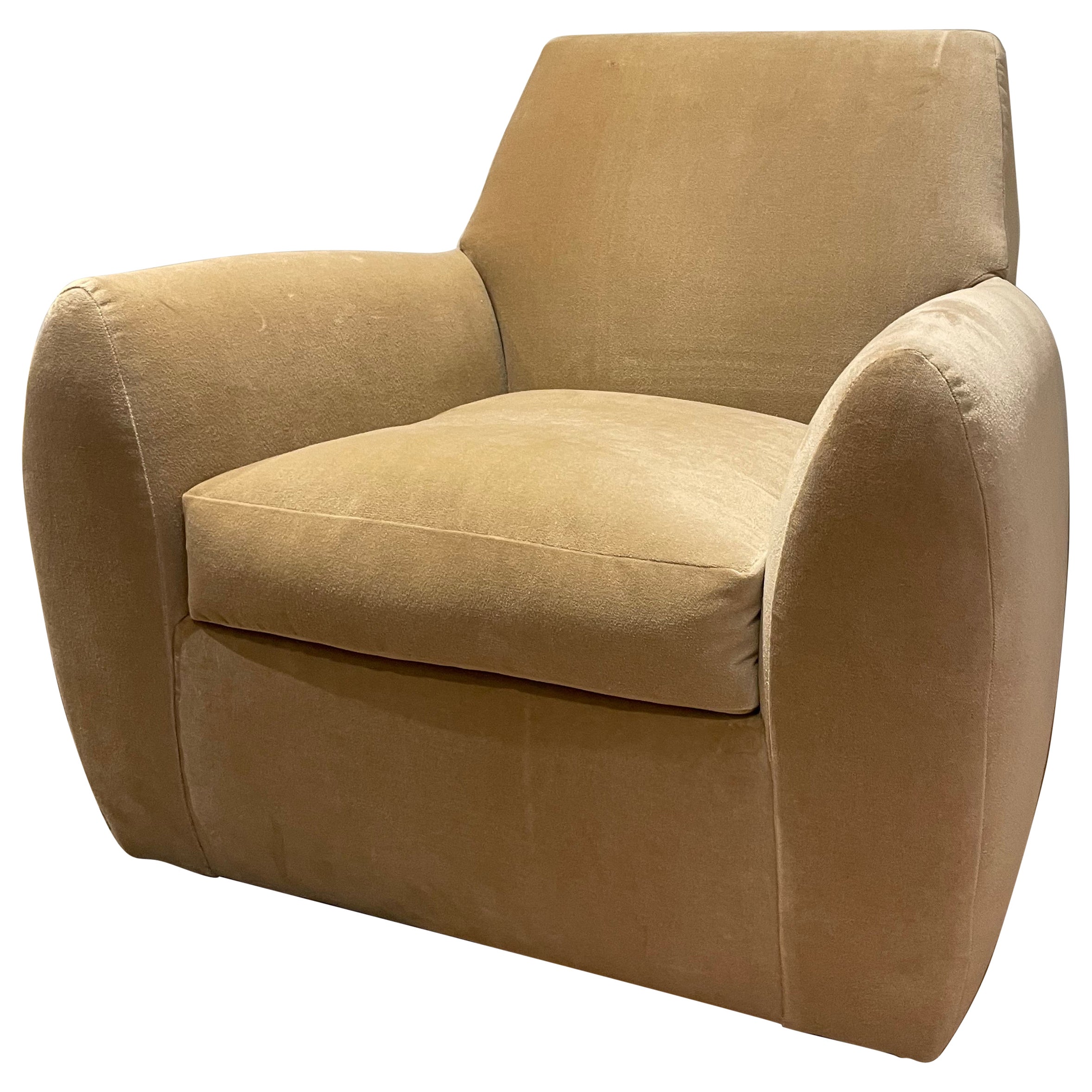 Paire de fauteuils club des années 1960 avec poufs en mohair champagne poussière 