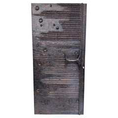 Panneau de porte brutaliste en aluminium en finition bronze/ cuivre anodisé 