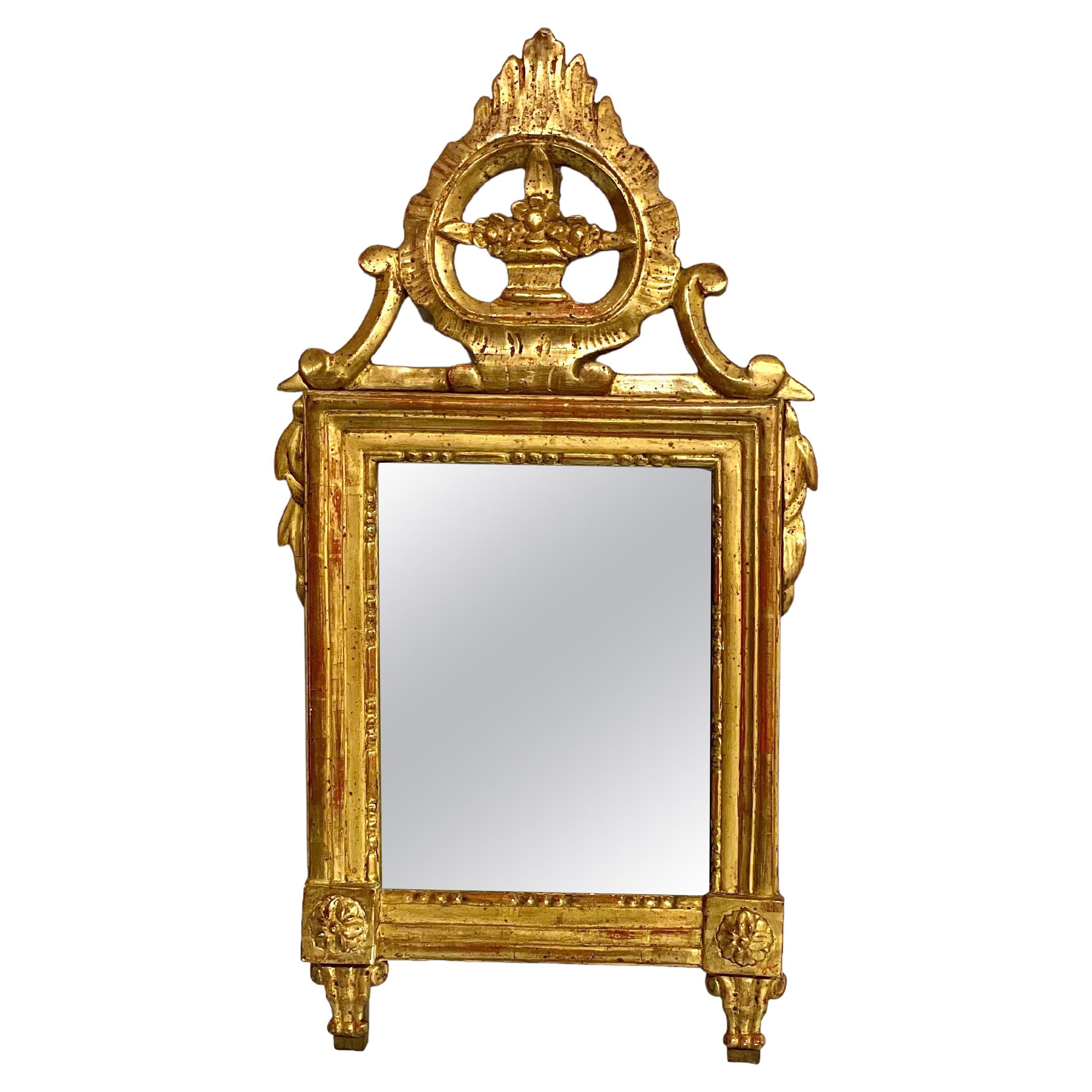 Miroir en bois doré d'époque Louis XVI du XVIIIe siècle en vente