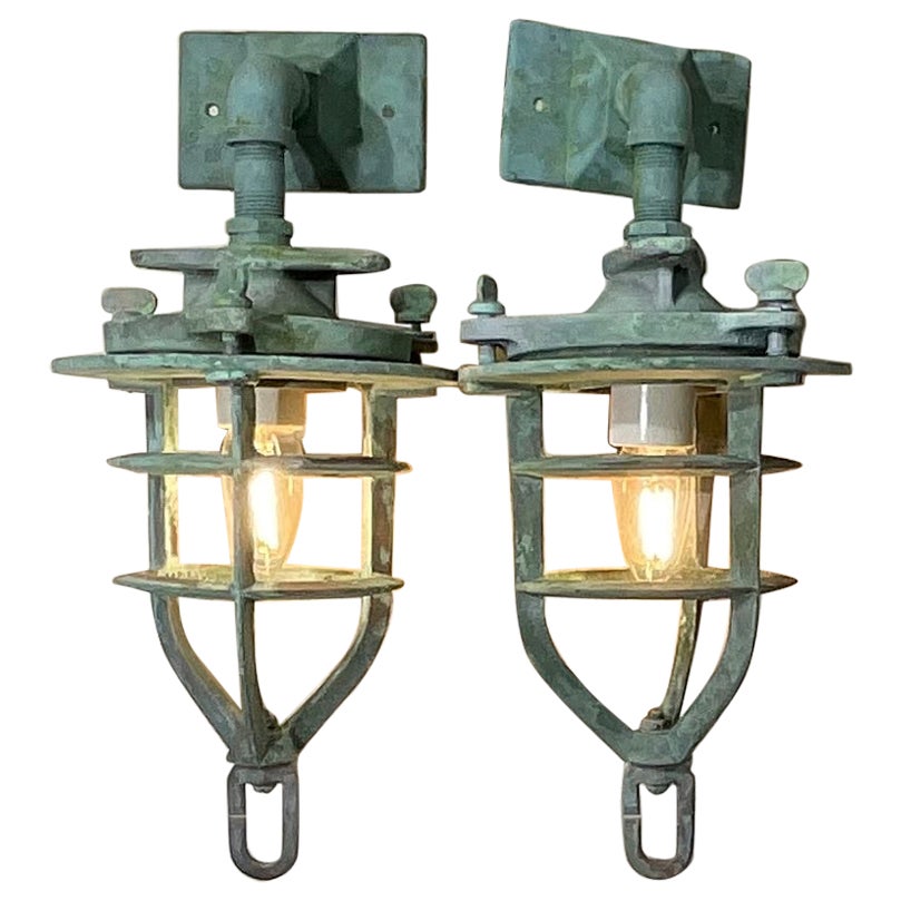 Pair Of Bronze Nautical Marine Wandleuchter, oder Convoy Lights