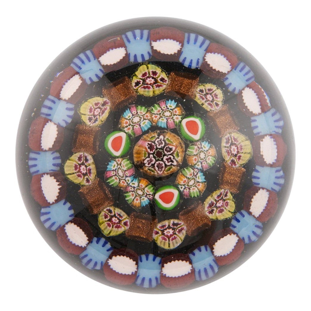 Paul Ysart Magnum Konzentrischer Millefiori Briefbeschwerer um 1950 im Angebot