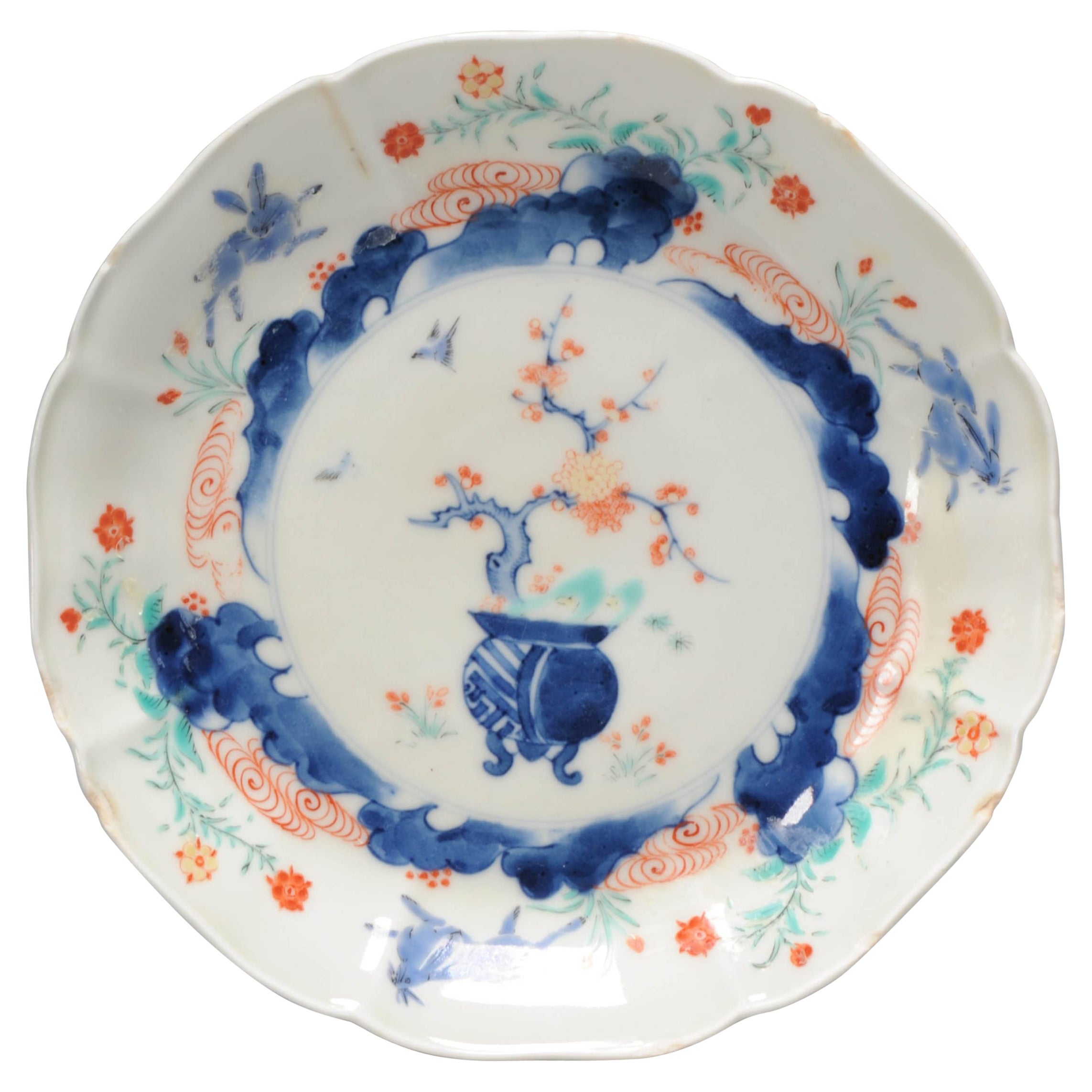Antique Japanese Edo Porcelain Kakiemon Shallow Dish Flowers Hare, 18/19th Cen For Sale