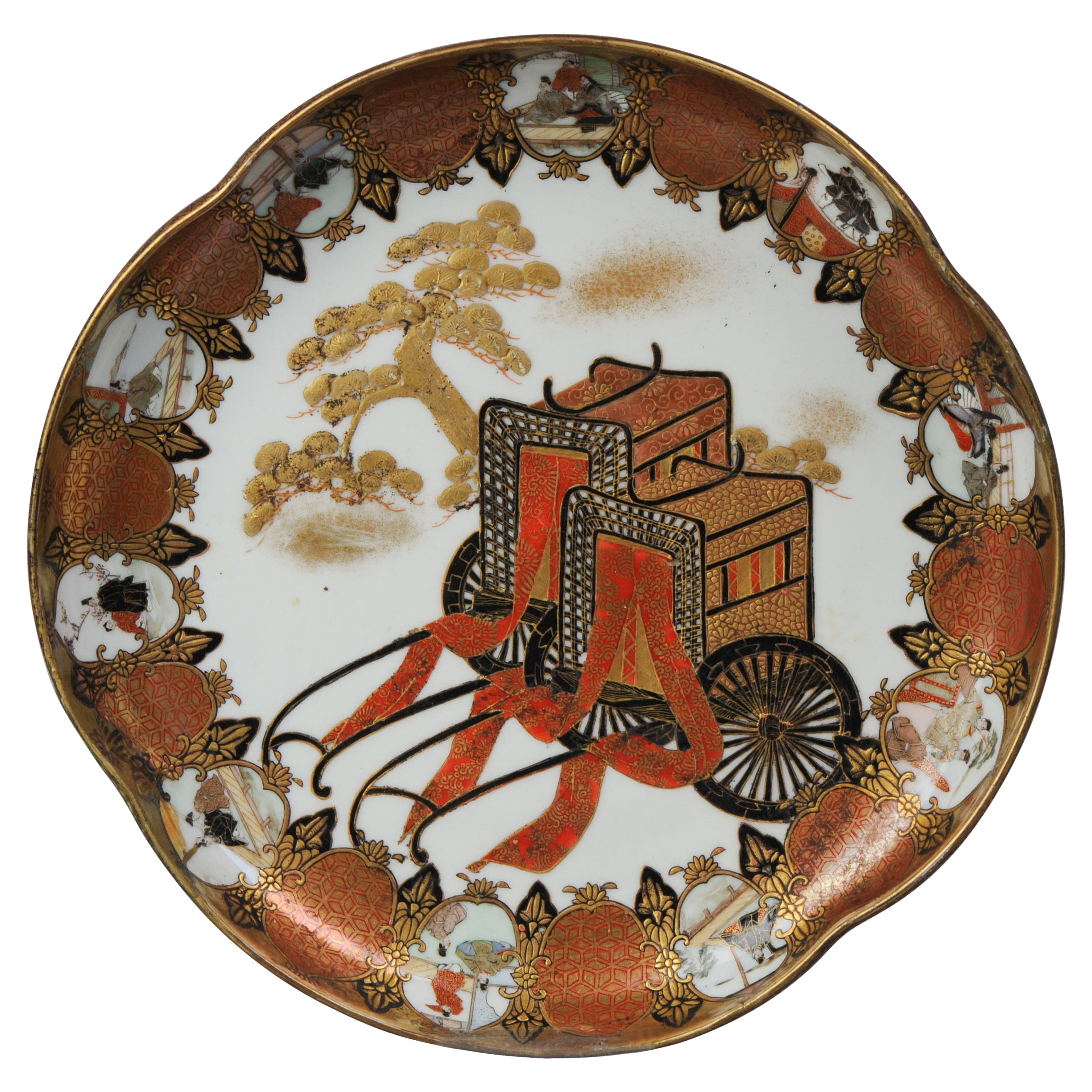 Inhabituelle assiette Kutani en porcelaine japonaise ancienne marquée sur la base, 19e/20e siècle