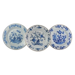 Set of 3 Antique Set Chinese Kangxi Yongzheng Plate Flowers Porcelain, 1730
