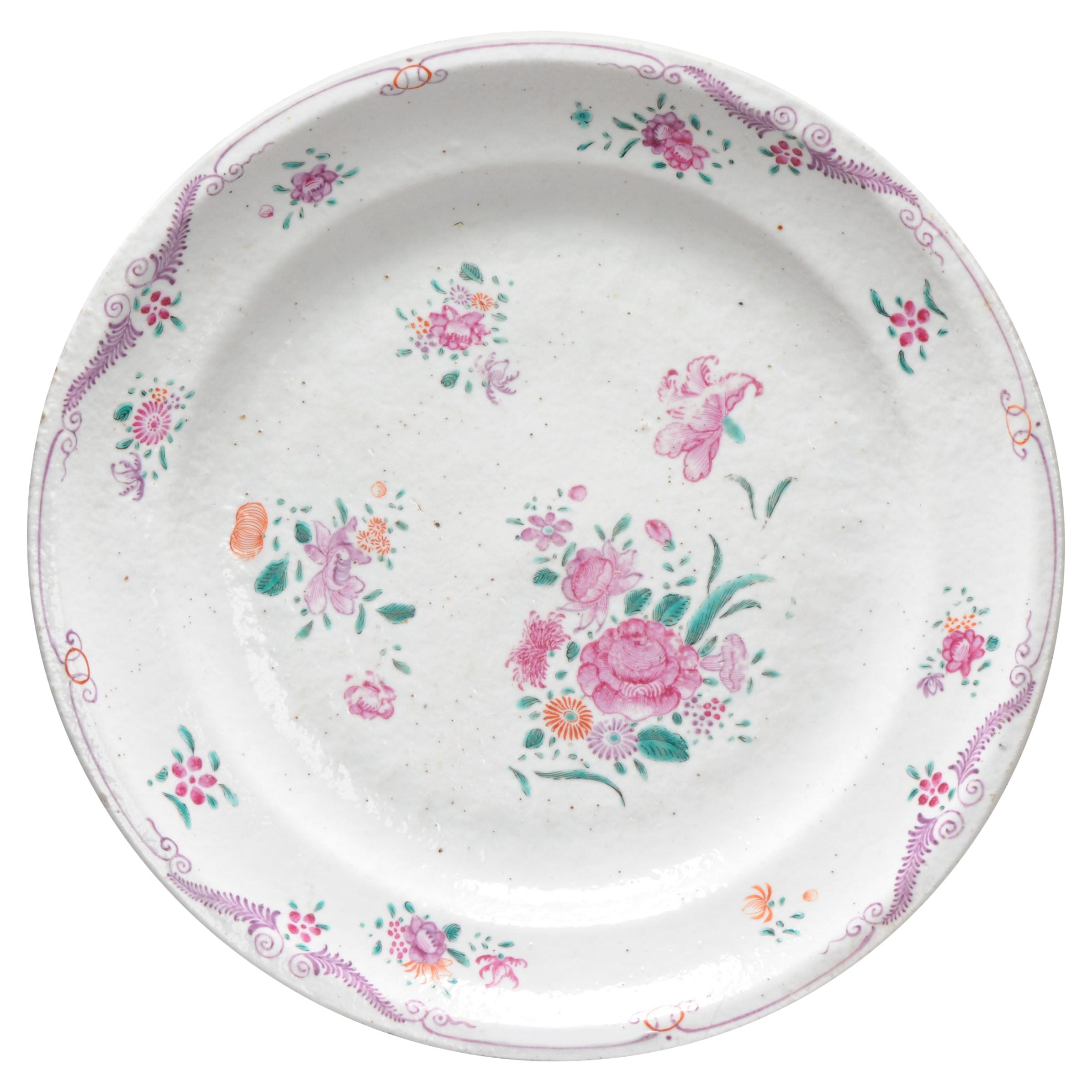 Large Antique Famille Rose Dish with Peony Qianlong Decoration, 18th Century For Sale