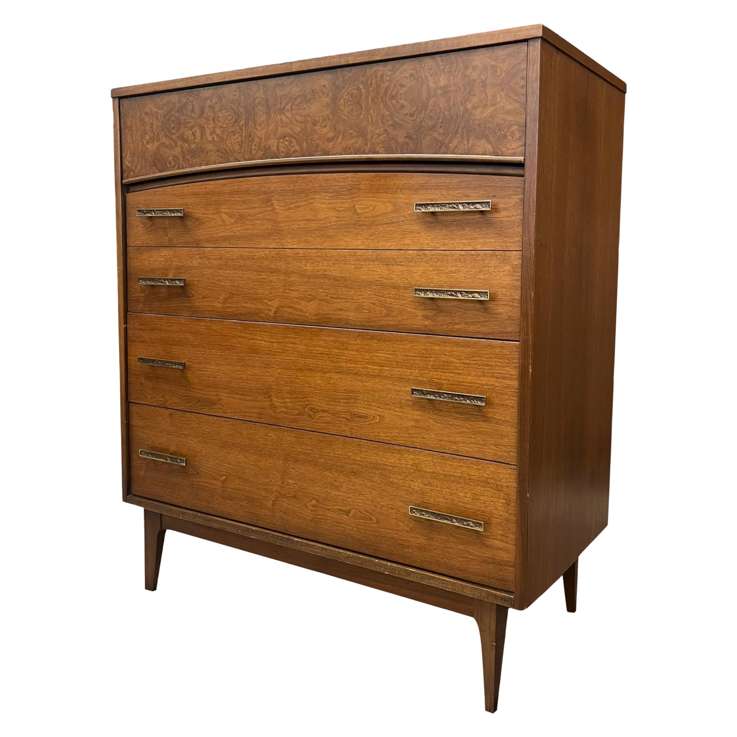 Vintage Mid Century Modern Walnut Dresser 4 Drawers Dovetailed Drawers (tiroirs à queue d'aronde)