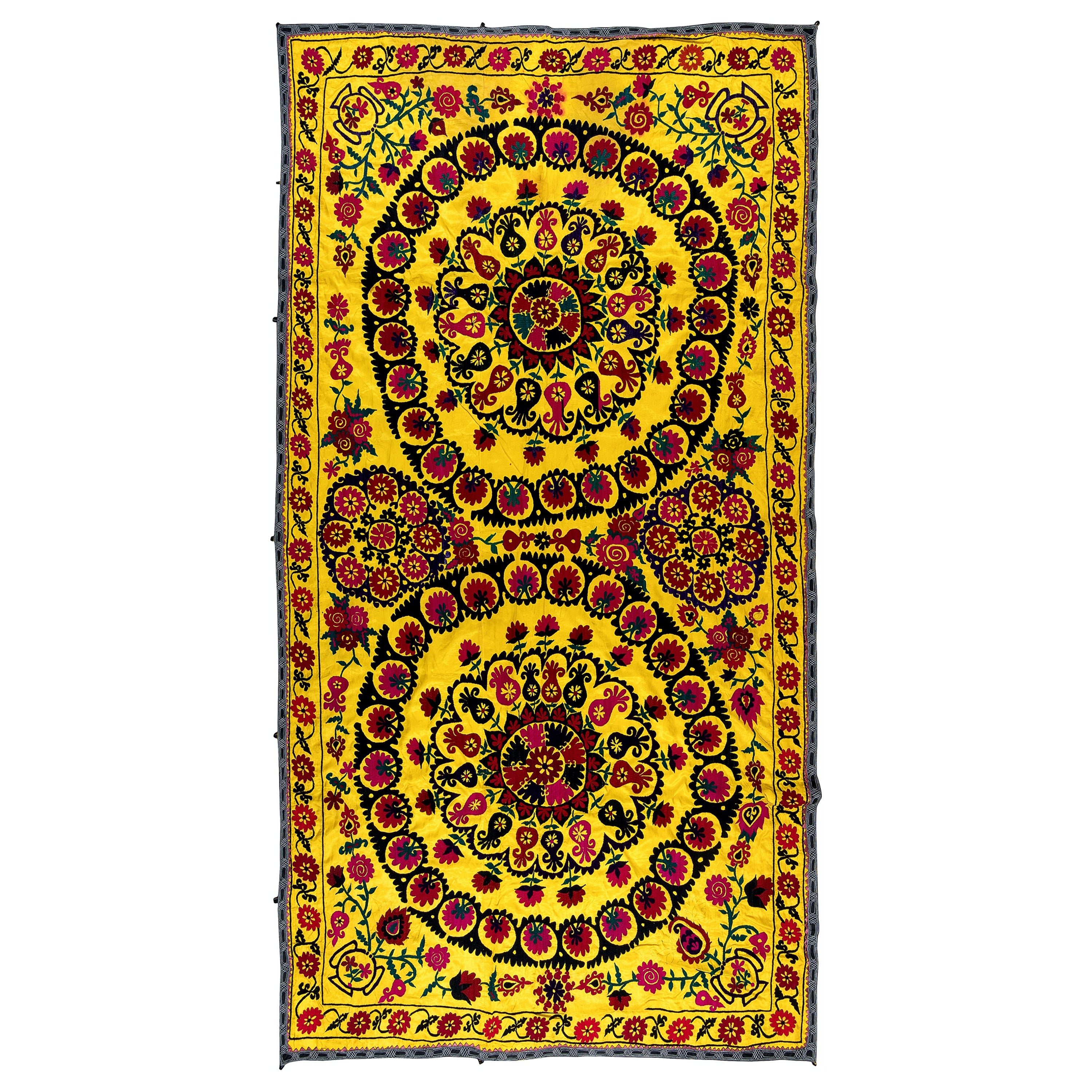 Cubrecama Suzani Bordado Seda Uzbeka 5x8,9 Pies, Colgante de Pared Vintage Amarillo