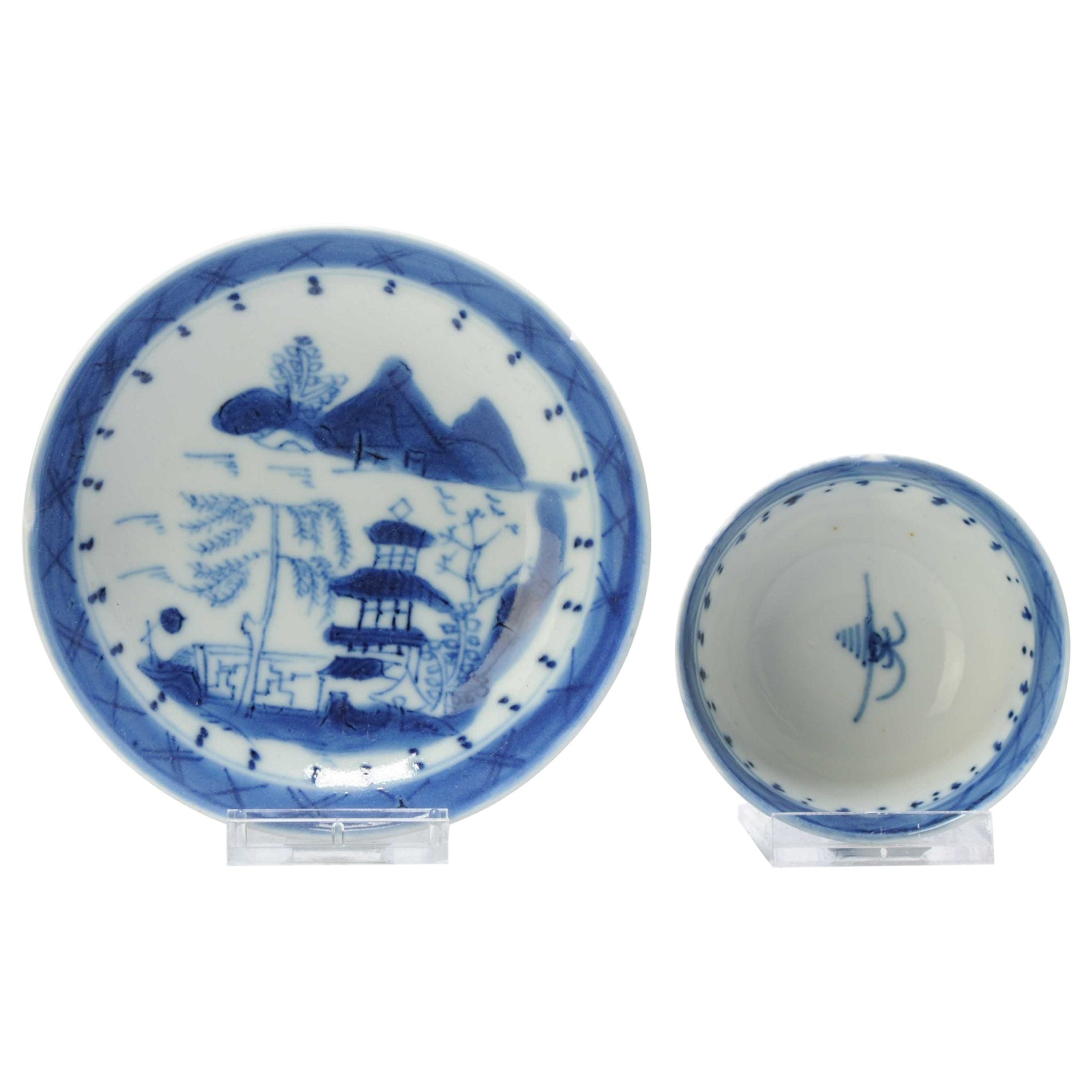 Coupe à thé antique en porcelaine chinoise bleue et blanche représentant un paysage, 18e siècle 