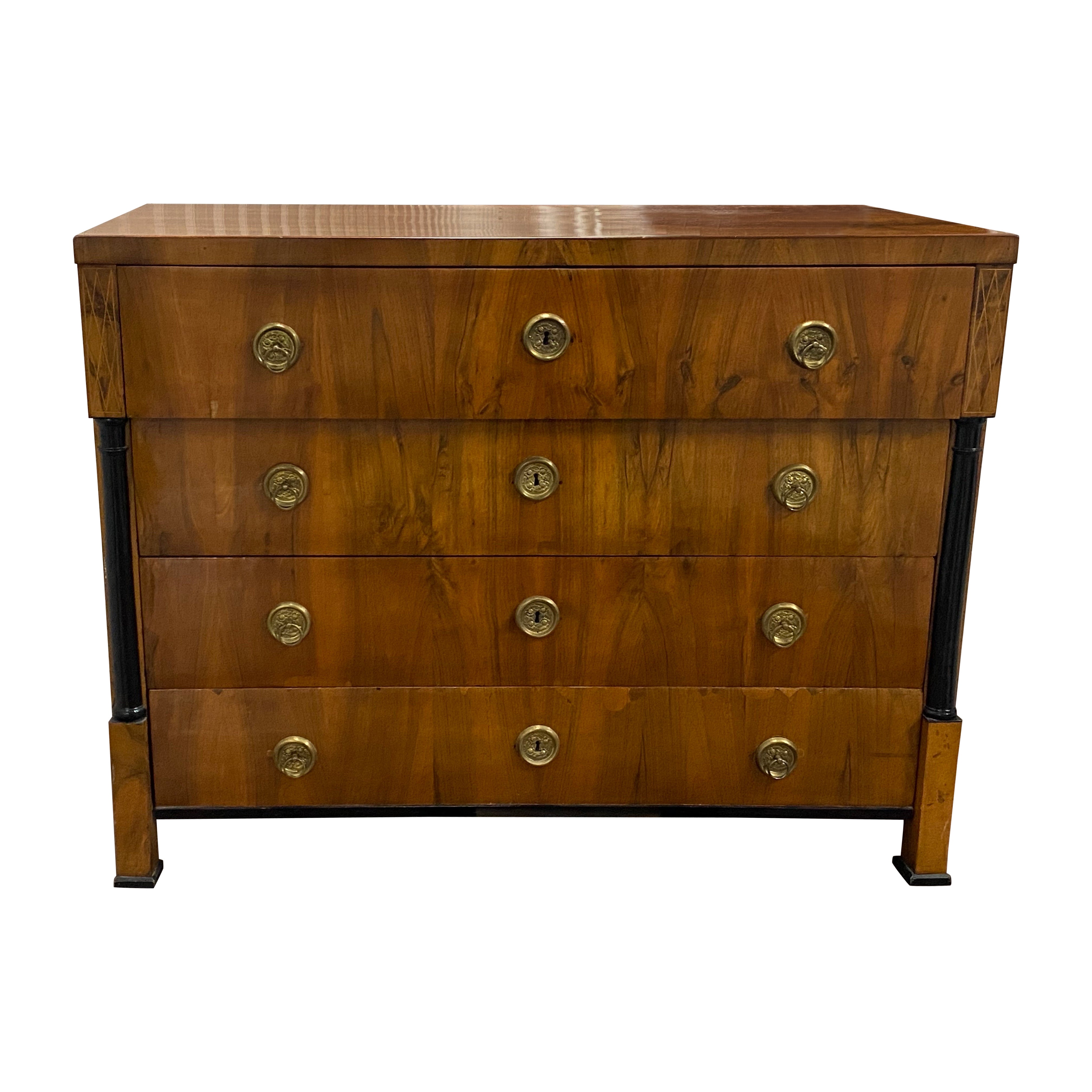 Raro escritorio austriaco Biedermeier de nogal, c. 1820