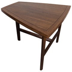 Table d'appoint Sundra en noyer du milieu du siècle par George Nakashima pour Widdicomb, c1960s