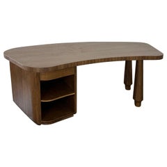 Arvizu desk in Walnut