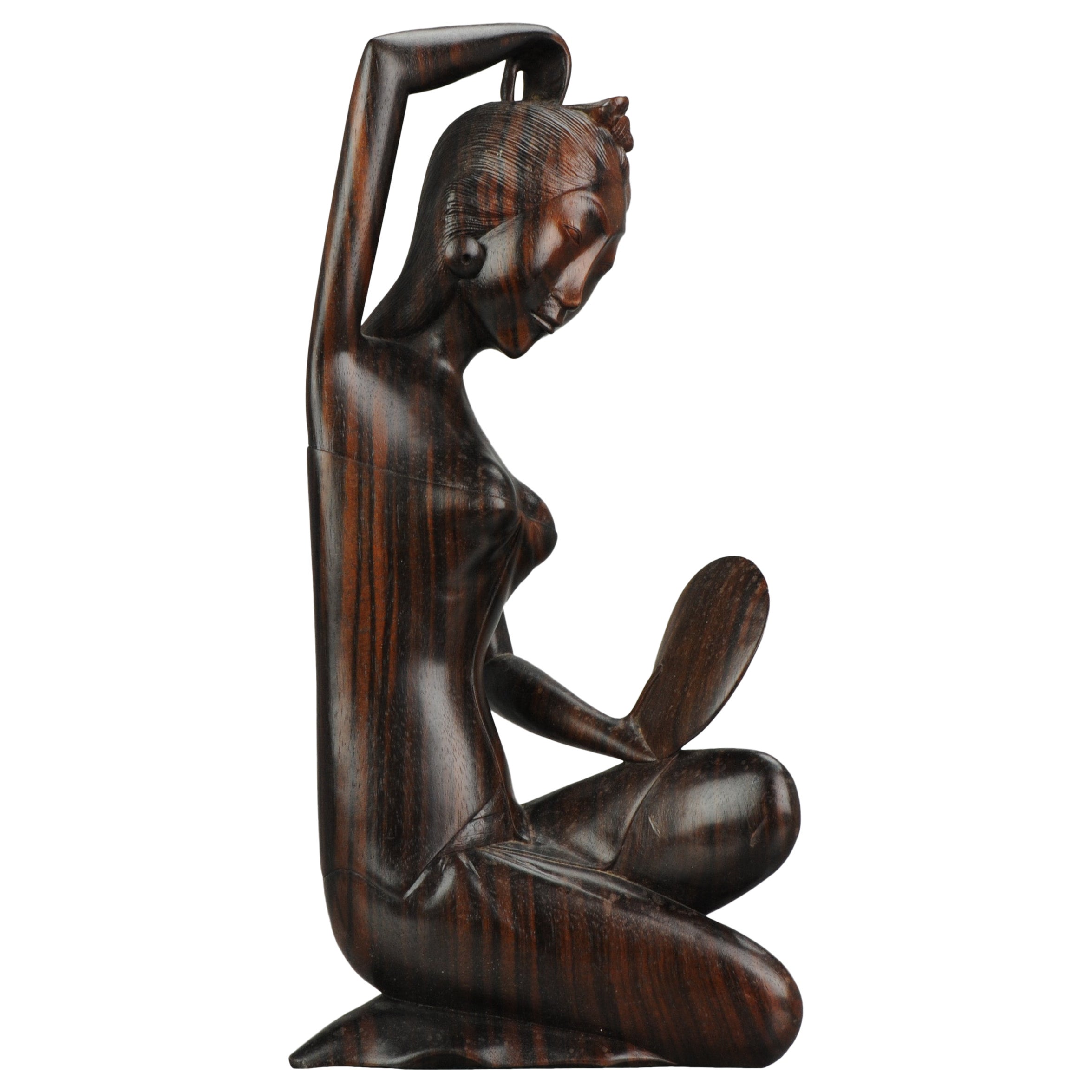 Balinesische geschnitzte Holzstatuen einer nackten Dame, große Schnitzerei, 1950, 20. Jahrhundert