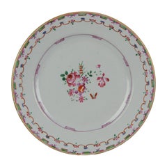 Antike Teller mit Blumen aus Fencai-Porzellan Famille Rose China Qianlong, 1736-1795