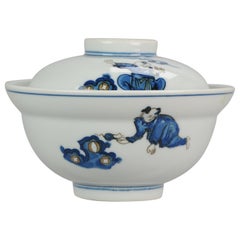 Bol à couvercle Gaiwan en porcelaine représentant des garçons jouant aux Jeux japonais, 20e/21e siècle