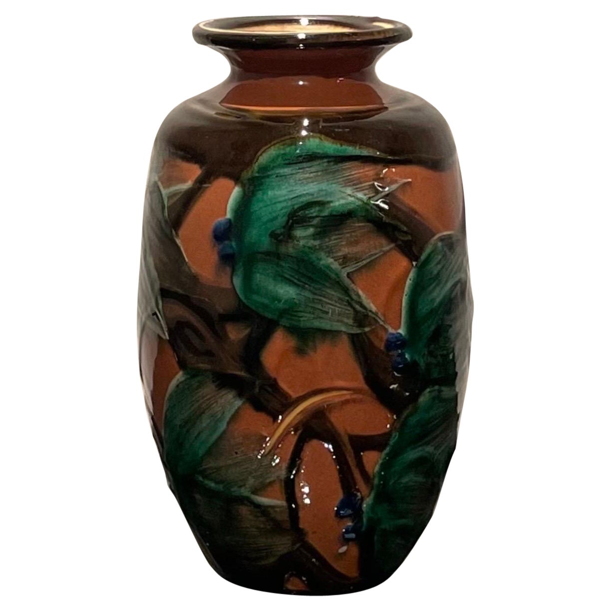 1920er Jahre Neuwertiger Zustand Dänische 20 cm Keramikvase von Herman Kähler  im Angebot