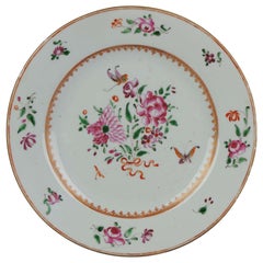 Assiette ancienne papillon Fencai porcelaine Famille Rose China Qianlong, 1736-1795