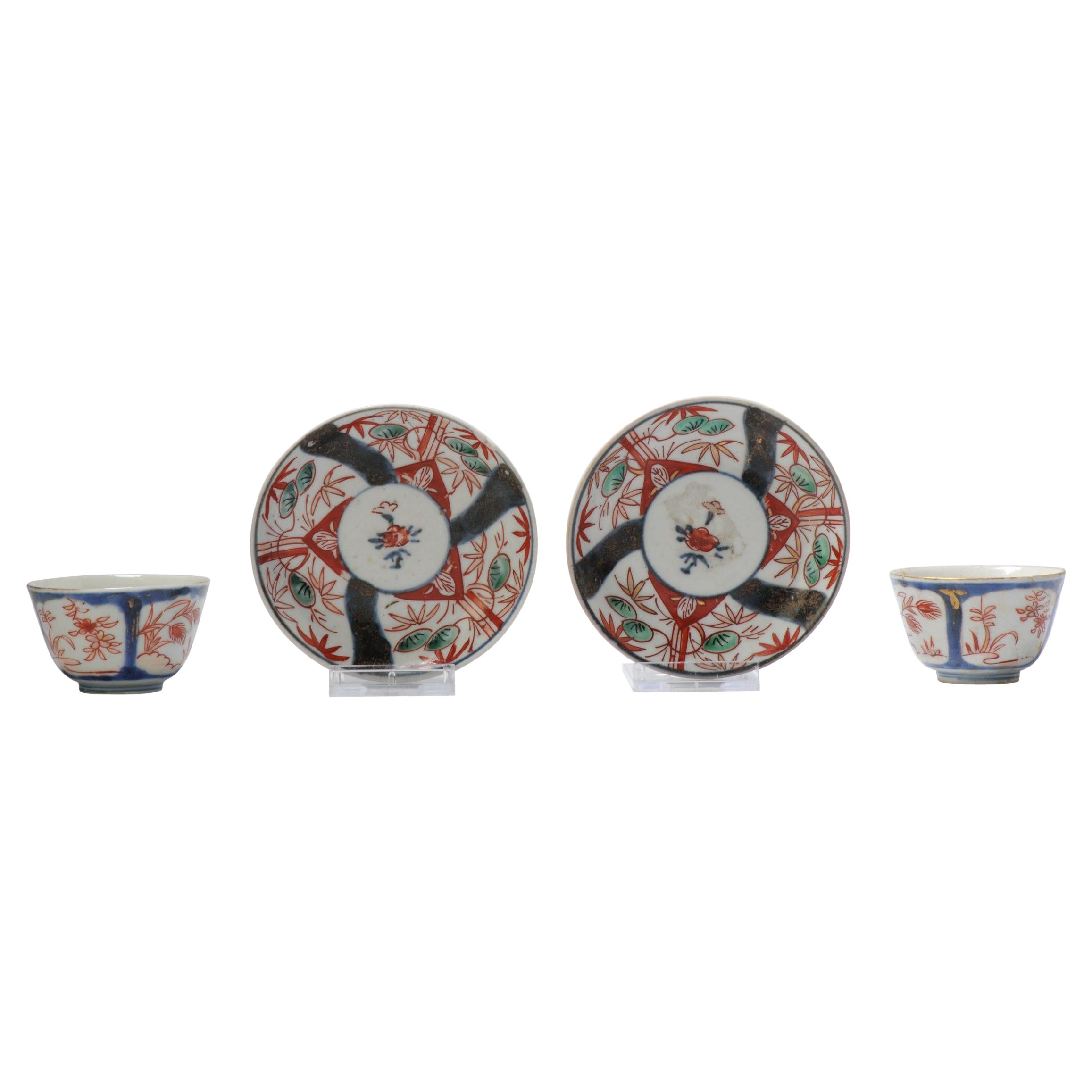 Coppia di tazze da tè e piattini in porcellana giapponese a forma di fiore Imari Porcelain, XVIII sec.