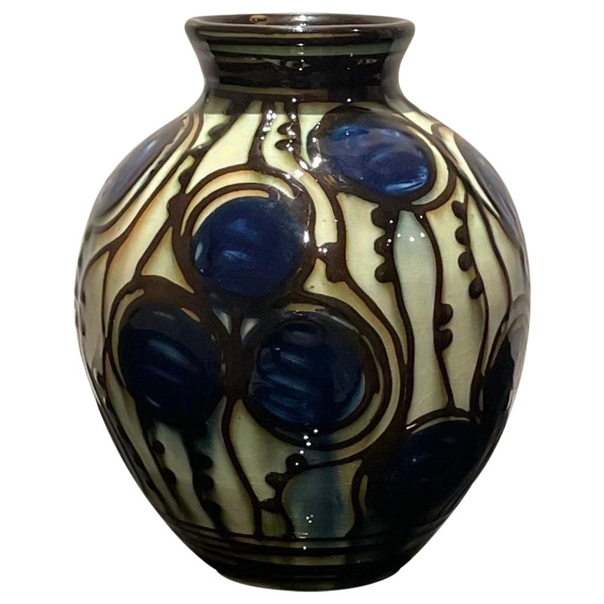 1920s Mint Condition Danish 18 cm Ceramic Vase by Herman Kähler 