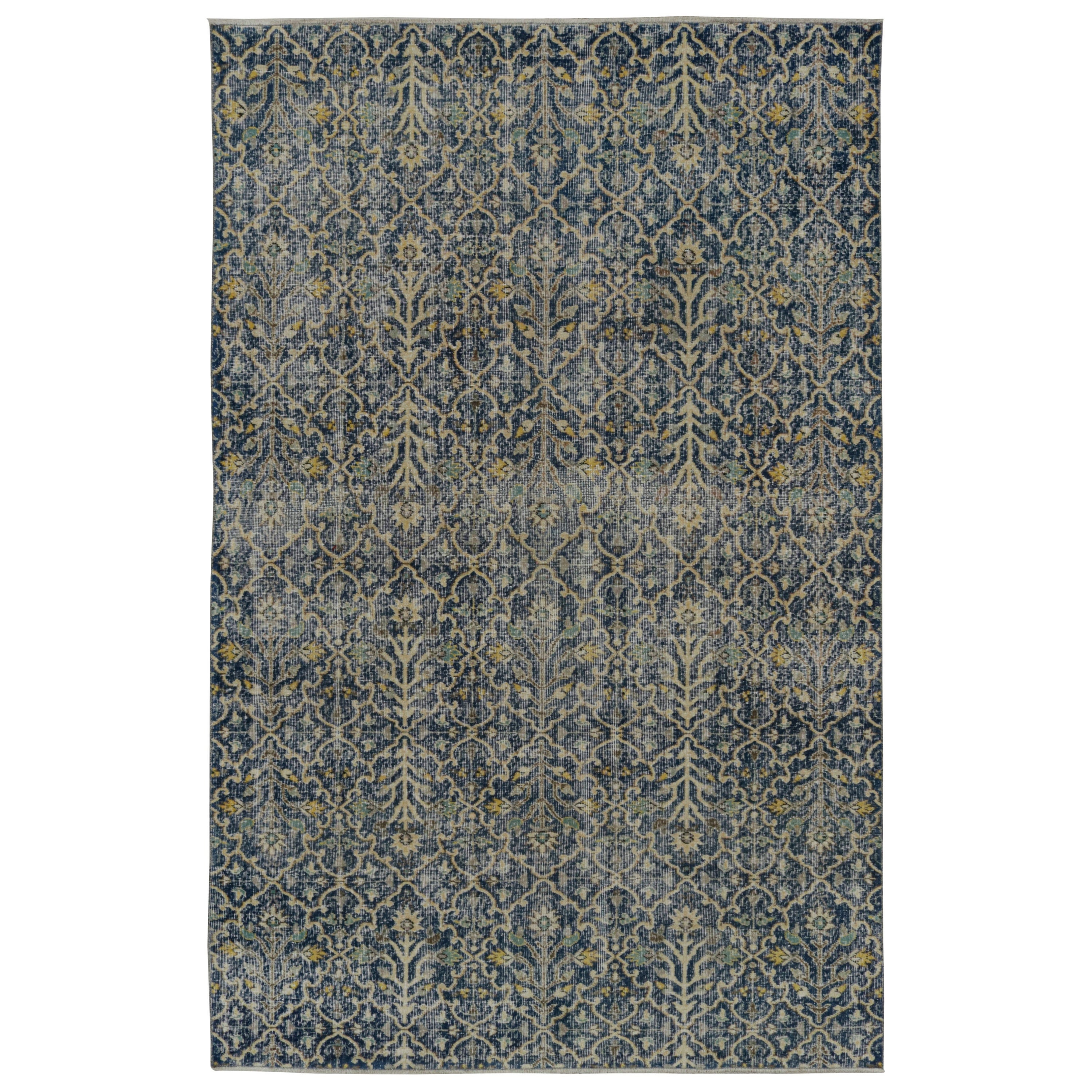 Vintage Zeki Müren Teppich mit blau-weißen Blumenmustern, von Rug & Kilim
