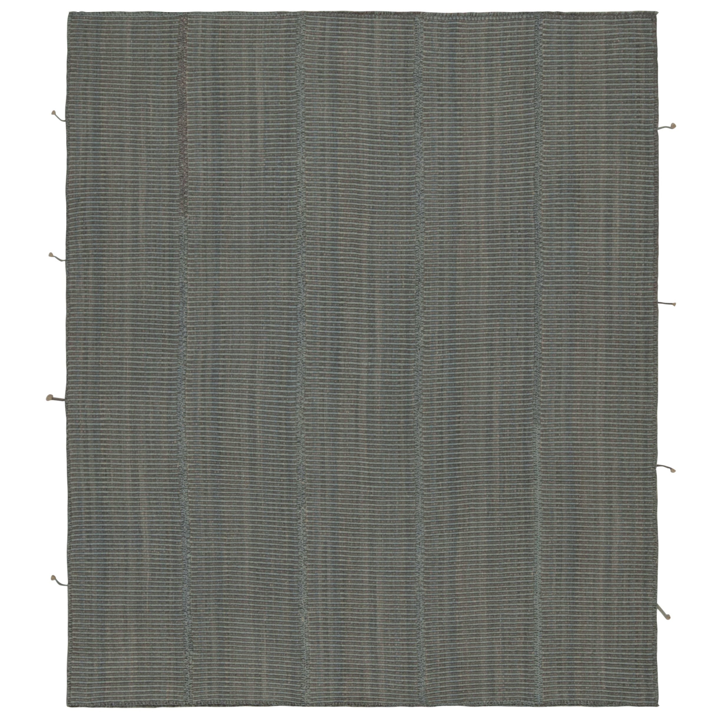 Rug & Kilim's Modern Kilim in Grau und Blau gestreift