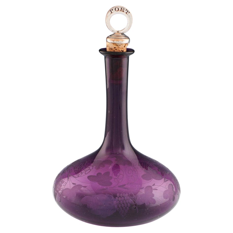 Fein gravierter Amethystglas Mell-Dekanter aus Glas, um 1850