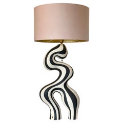 Lampe de table en céramique faite à la main par l'artiste norvégien Jossolini