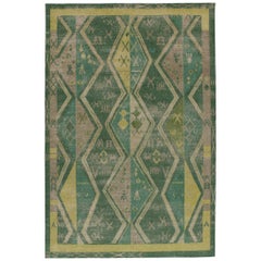 Rug & Kilim's Distressed Style Rug in Green & Brown Geometric Patterns (tapis à motifs géométriques verts et bruns)