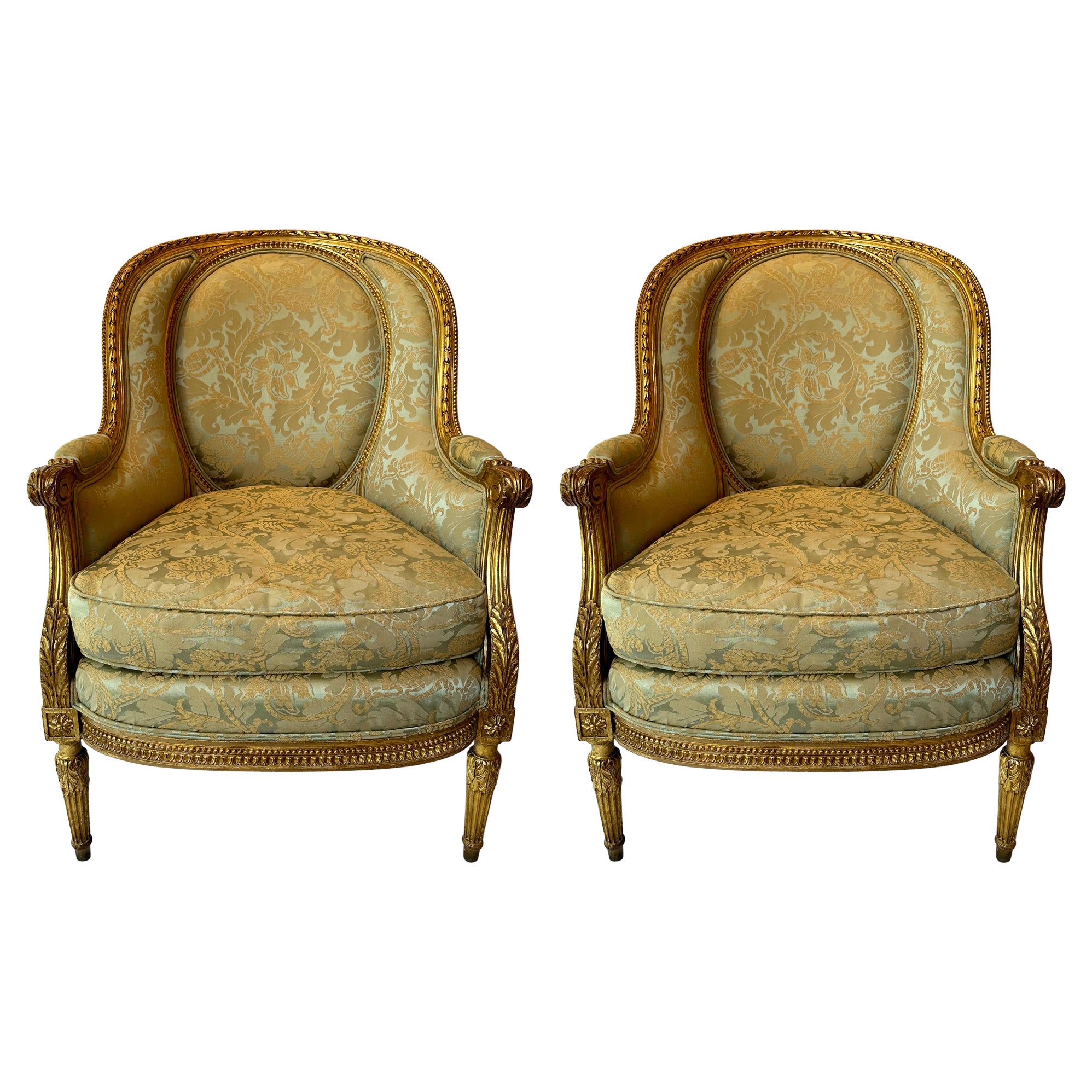 Paar antike französische Bergere-Stühle aus Gold aus dem späten 19. Jahrhundert. im Angebot