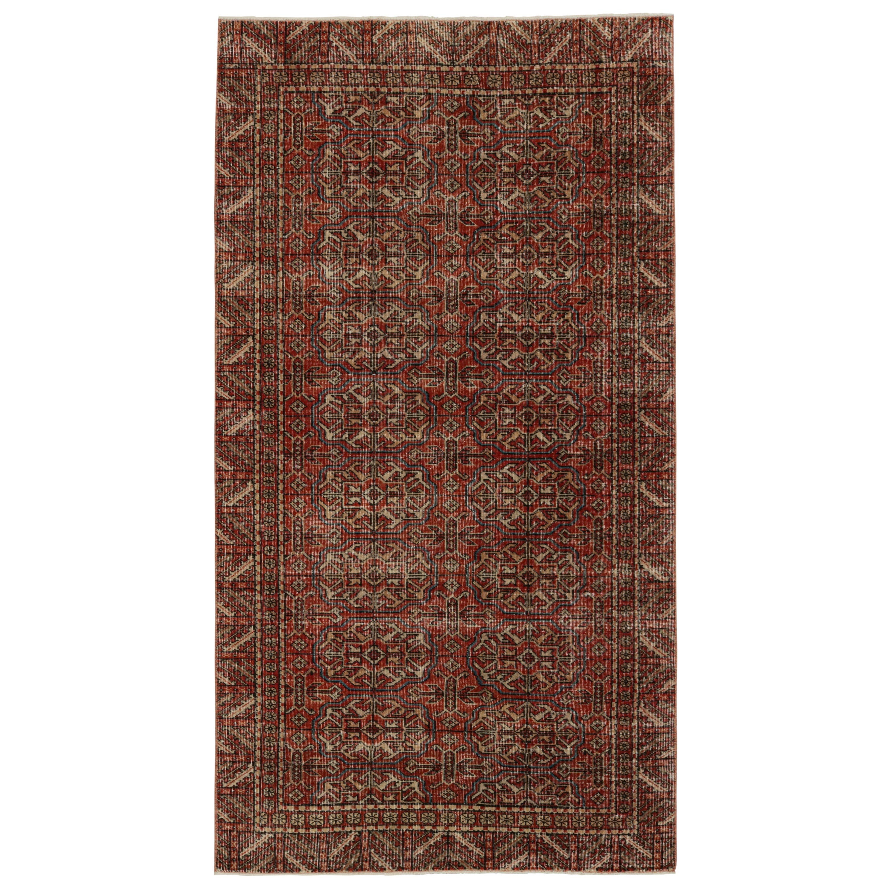 Vintage Zeki Müren Teppich in Rot, mit geometrischen Tribal-Mustern, von Rug & Kilim 