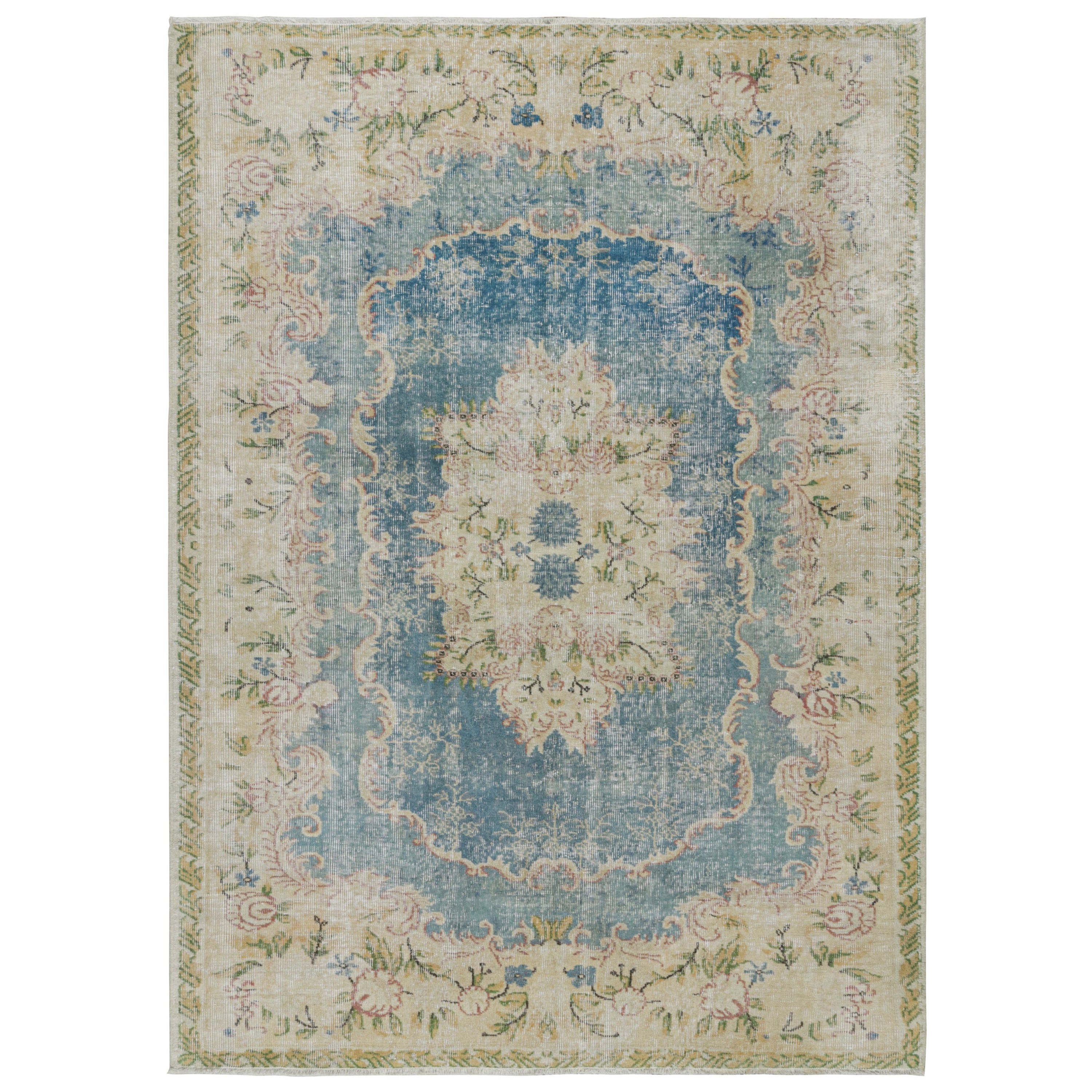 Rug & Kilim's Teppich im Aubusson-Stil in Beige mit floralen Mustern.