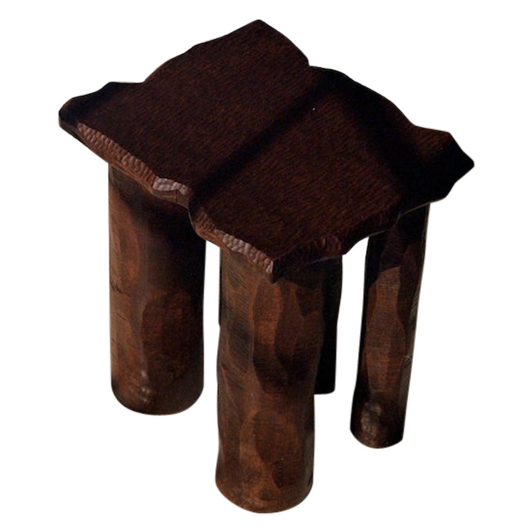 Table d'appoint Mare en bois sculpté à la main
