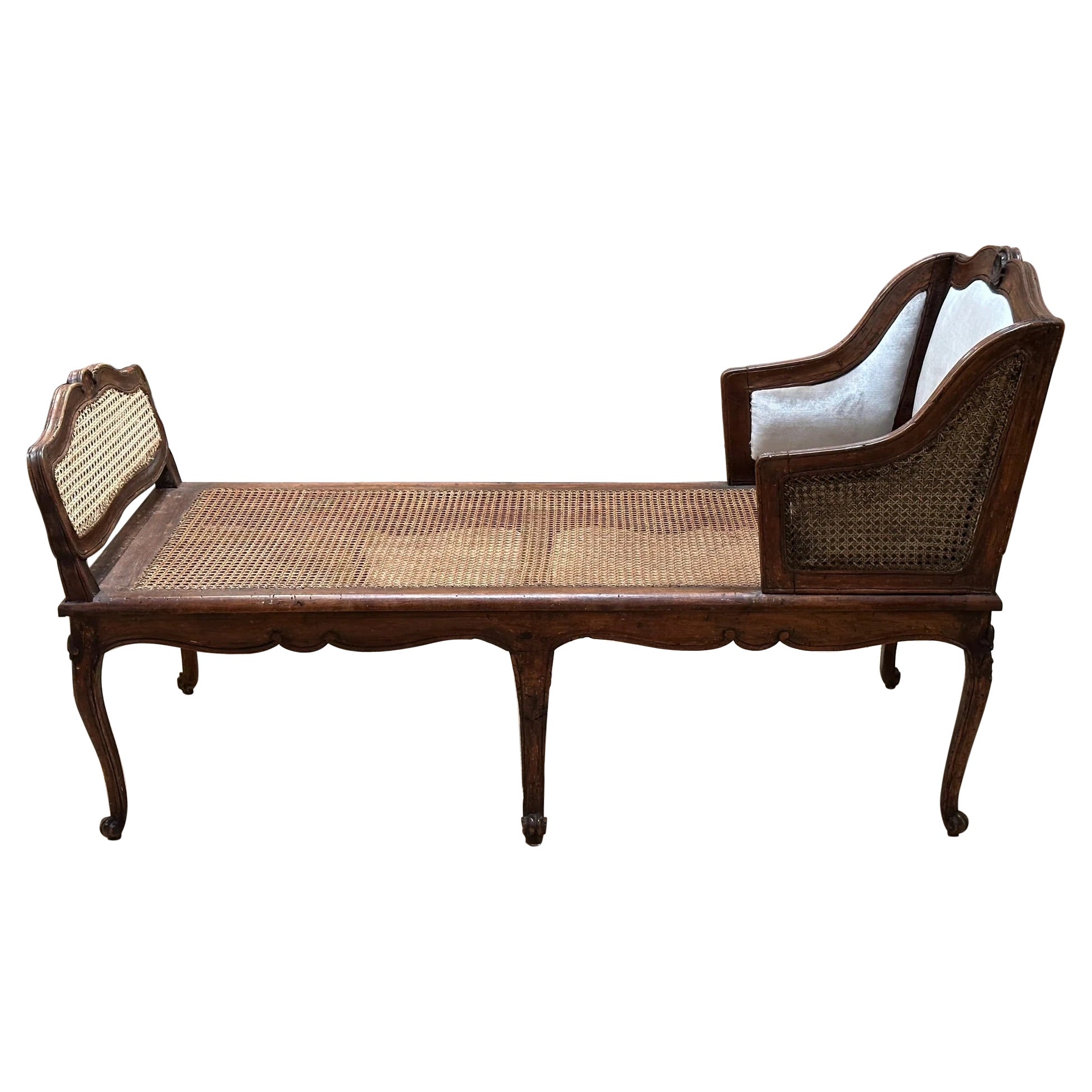 18th century Italian Lit de Repos in Walnut and Cane For Sale