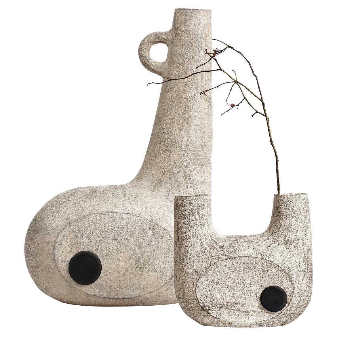Paire de vases contemporains en céramique sculptée, Bandura Off-White Vases by Faina