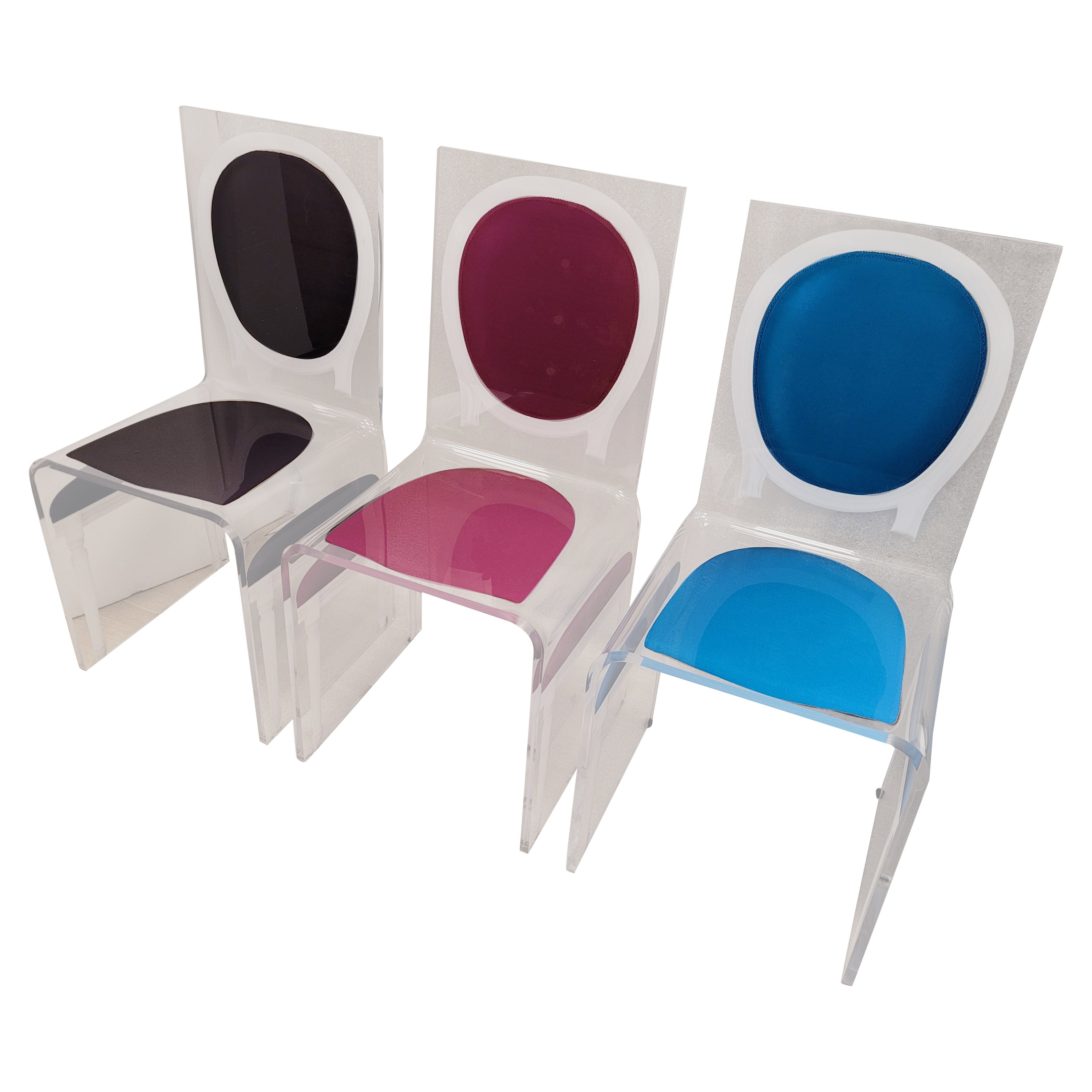Acrila 90s - Ensemble de chaises de salle à manger bleues, noires et roses  en lucite J.C.Castelbajac En vente sur 1stDibs