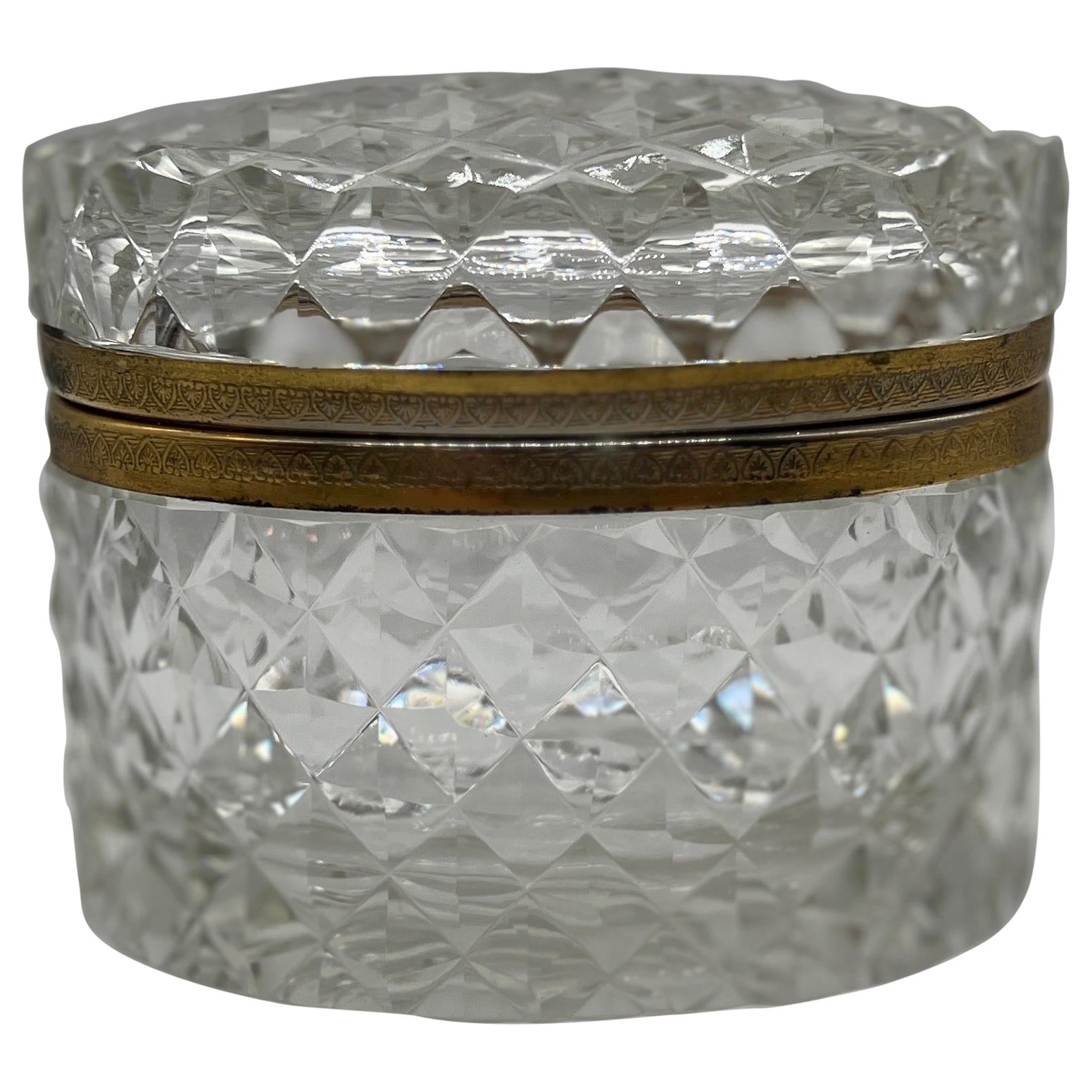 Ovaler Kastenschachtel im Baccarat-Stil aus Kristallglas und Goldbronze-Montierung 