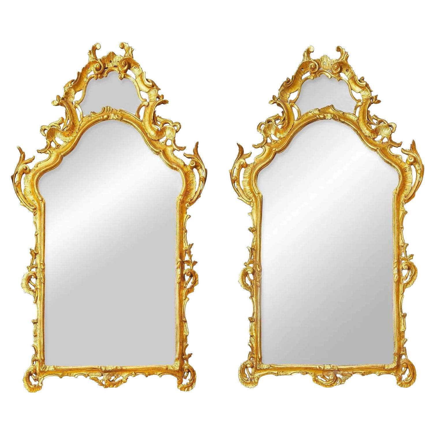 Paire de miroirs en bois doré rococo italien de la fin du XIXe siècle