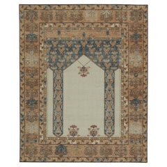 Rug & Kilim's Distressed Style rug with Mihrab Pattern and Beige Open Field (tapis de style vieilli avec motif Mihrab et champ ouvert beige)