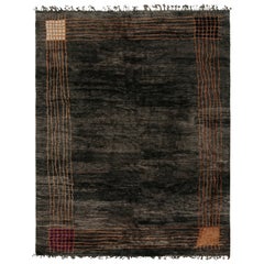 Rug & Kilim's Moroccan Rug in Black with Orange Art Deco Style (tapis marocain noir et orange de style art déco)