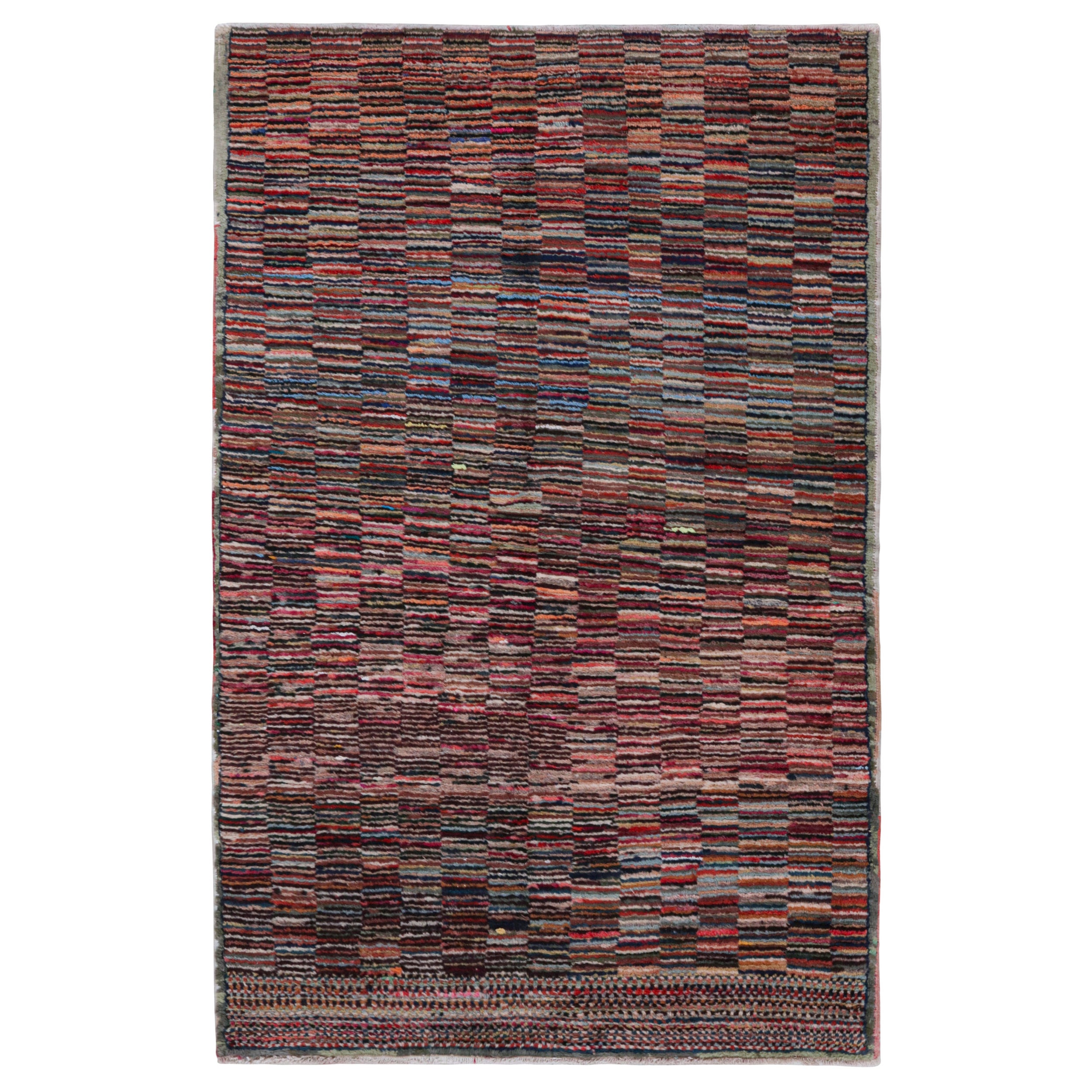 Polychromer Vintage-Teppich aus Zeki-Wandteppich, mit geometrischen Mustern, von Rug & Kilim