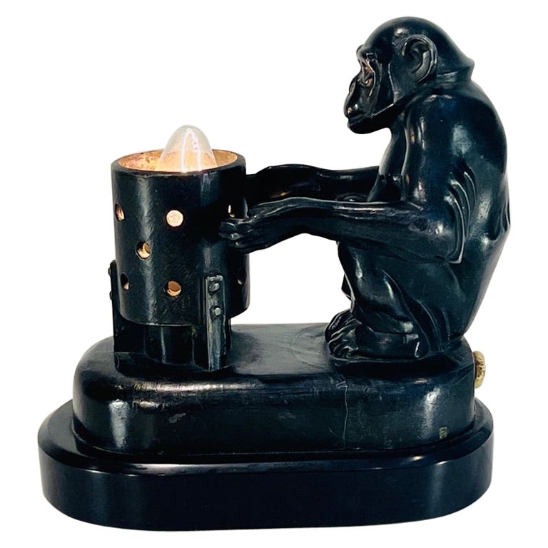 Max Le Verrier Lampe de table Art déco bronze français chipanzee circa 1930 en vente